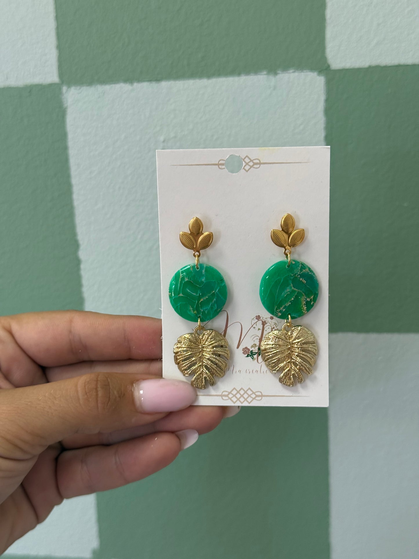 Boucle d’oreille longue verte / feuilles