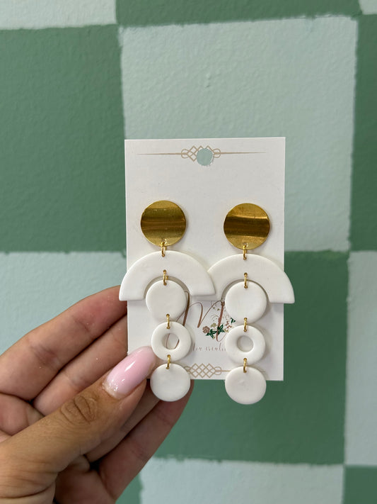 Boucle d’oreille longue blanche
