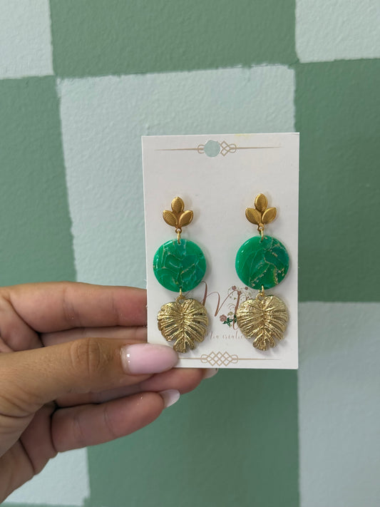 Boucle d’oreille longue verte / feuilles