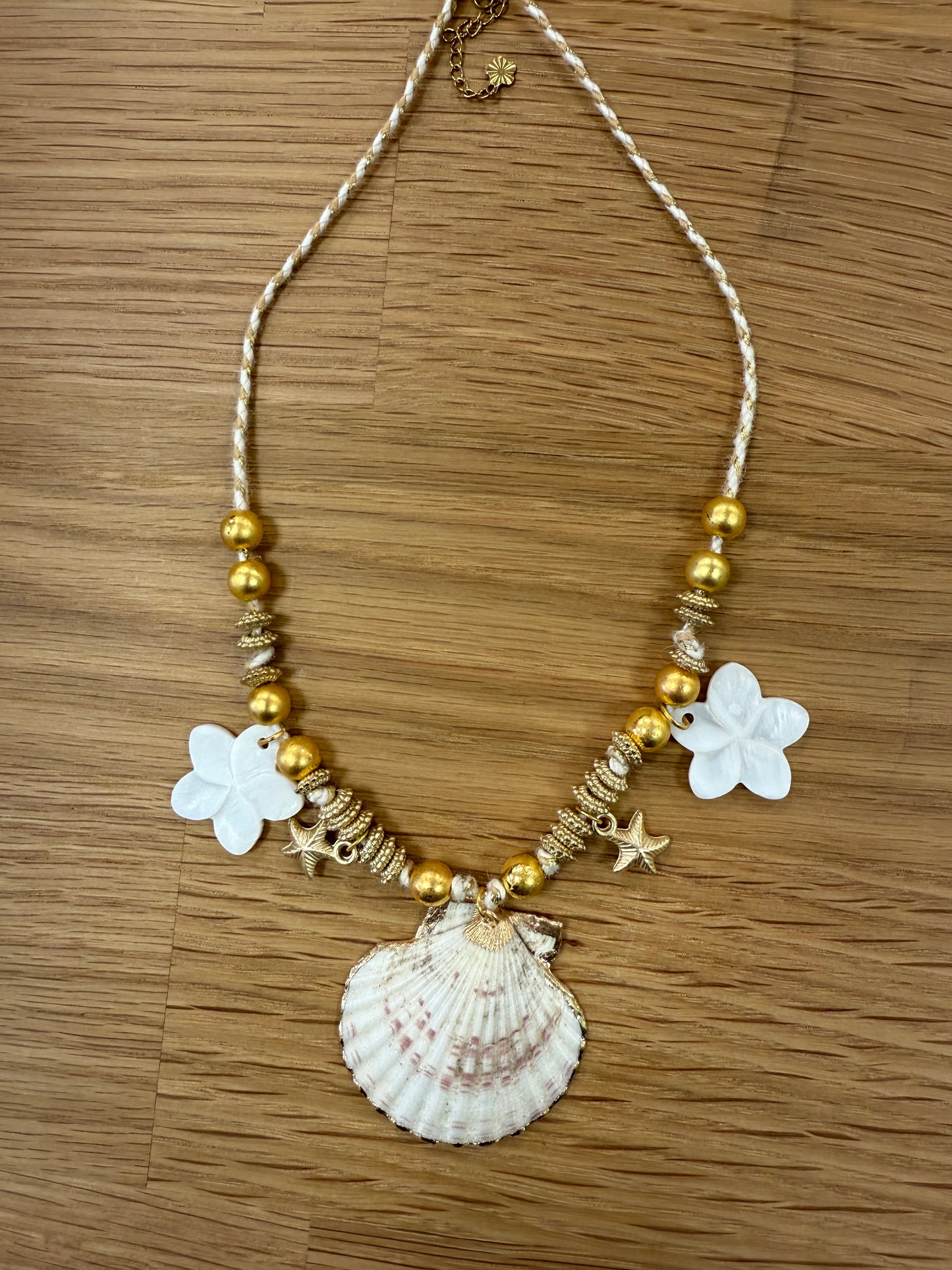Collier cordon coquillage