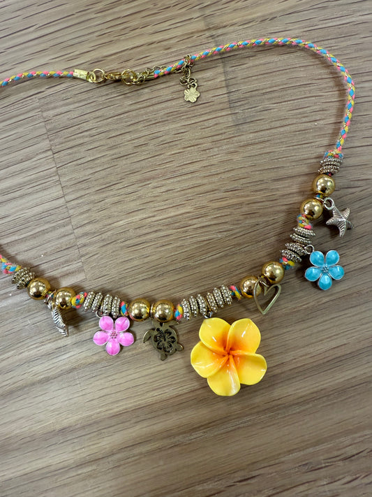 Collier cordon coloré fleurs