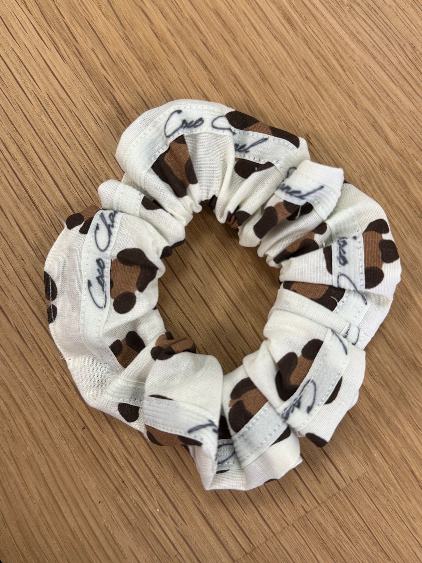 Chouchou de luxe upcyclé - Coco Chanel