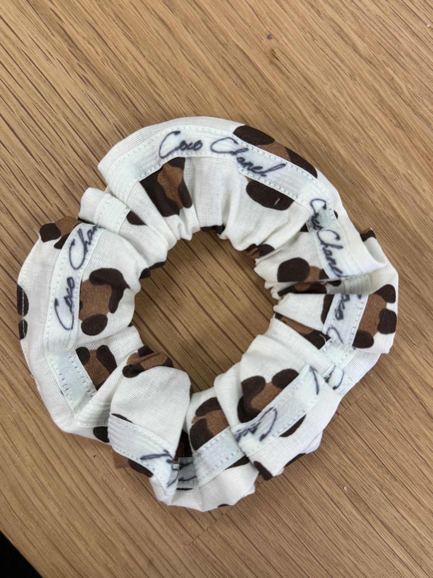 Chouchou de luxe upcyclé - Coco Chanel
